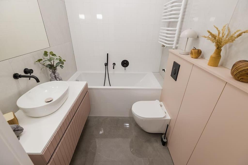 Superapart Klobucka Apt345 Варшава Екстер'єр фото